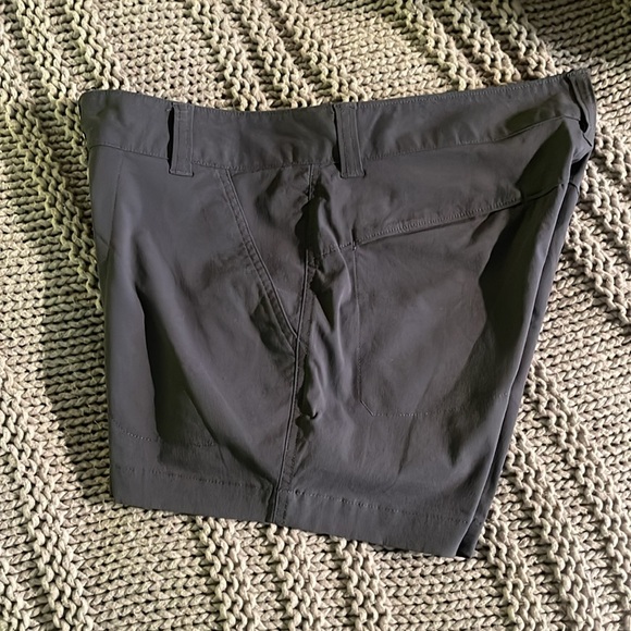 Columbia Women’s Shorts sz 8 - Picture 7 of 8